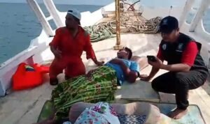 Kisah Haru Dua Korban KLM Nurul Salsa Selamat Setelah 4 Hari Terapung di Laut Selayar, Bertahan Bersama Tiga Jenazah Kisah Haru Dua Korban KLM Nurul Salsa Selamat Setelah 4 Hari Terapung di Laut Selayar, Bertahan Bersama Tiga Jenazah